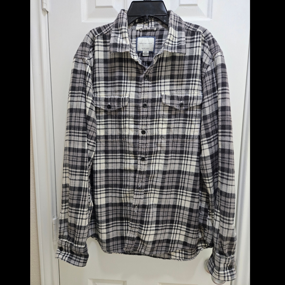 American Eagle Black White Plaid Button Up Flannel Shirt Unisex Size Large EUC